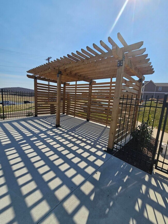 Building Photo - Fuller Style