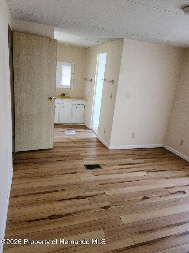 Building Photo - 15466 Brookridge Blvd