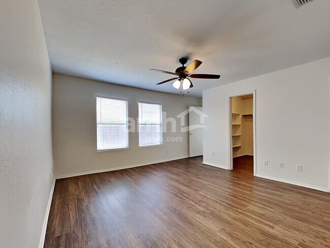 Building Photo - 5533 Parkview Hills Ln