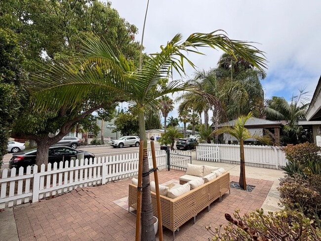 Building Photo - Classic Carlsbad Beach Bungalow
