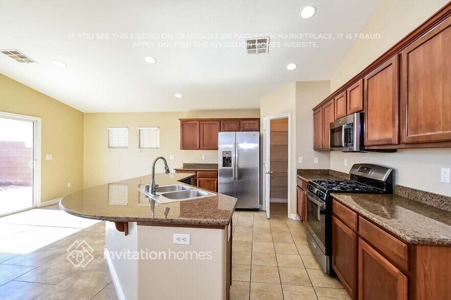 Building Photo - 3832 N Goldfield St