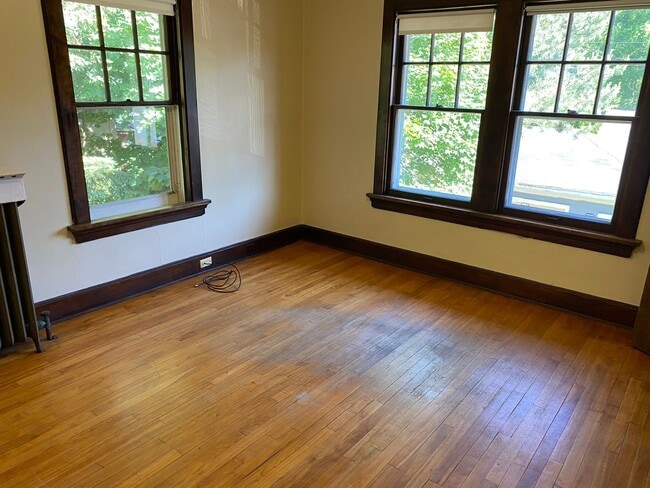 Building Photo - 4-Bedroom, 1.5-Bath Home Just A Few Blocks From Downtown