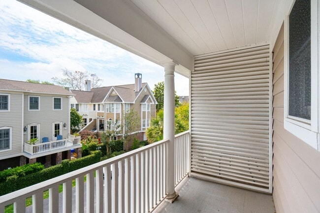 Building Photo - Downtown Charleston Waterfront Townhouse