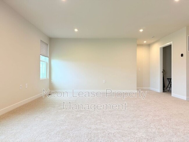 Building Photo - 7287 Clubhouse Dr