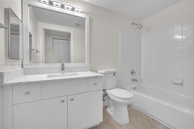 Building Photo - 2498 Centergate Dr