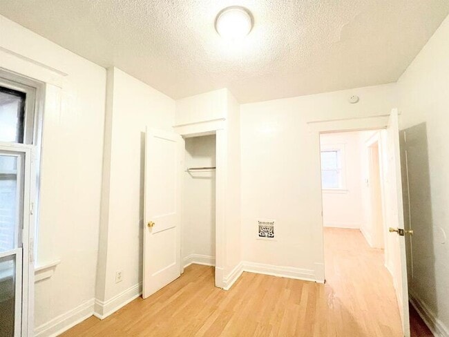 Building Photo - 2747 Pestalozzi St