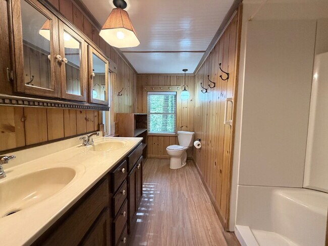 Building Photo - Live Surrounded by Nature | 3 Bedroom Home on 27 Private Acres in Saluda