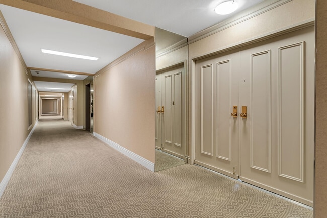 Building Photo - 910 Island Dr