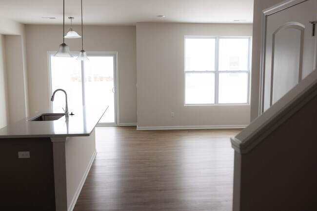 Building Photo - 1903 Salt Springs Dr