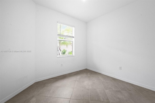 Building Photo - 2616 Vine Ave