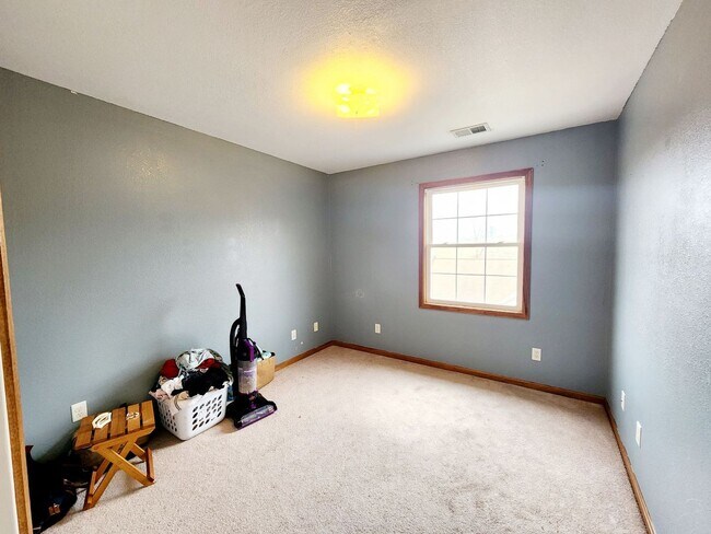 Building Photo - 3bed, 2.5bath Townhouse Near Medical Center and WVU Farm - Available 05/20/2026