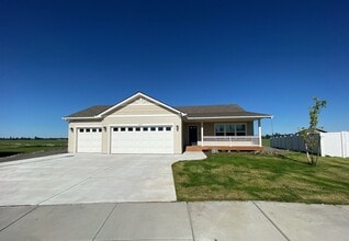 Building Photo - $2,300 - 3 Bed / 2 Bath Beautiful Home with Fully Fenced Yard in Airway Heights