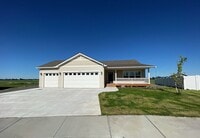 Building Photo - $2,300 - 3 Bed / 2 Bath Beautiful Home with Fully Fenced Yard in Airway Heights