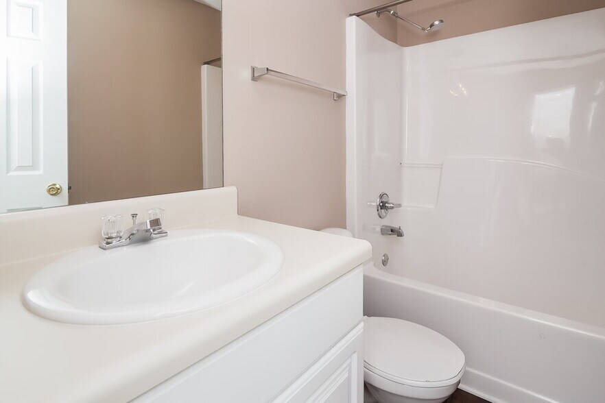 Building Photo - 4195 Clarks Tr