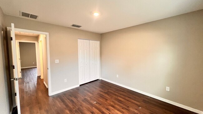 Building Photo - Charming 3 Bedroom, 2 Bathroom Home in the Lovely Marion Oaks of Ocala!