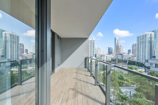 Building Photo - 88 SW 7th St