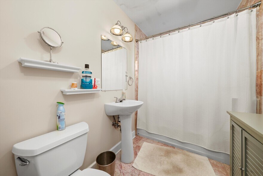 Bath#2 - 153 Barrypoint Rd