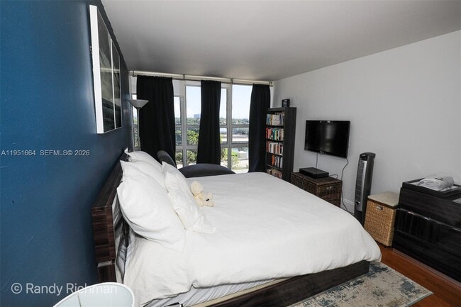 Building Photo - 600 NE 36th St