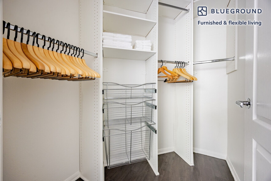 Building Photo - 13603 Marina Pointe Dr