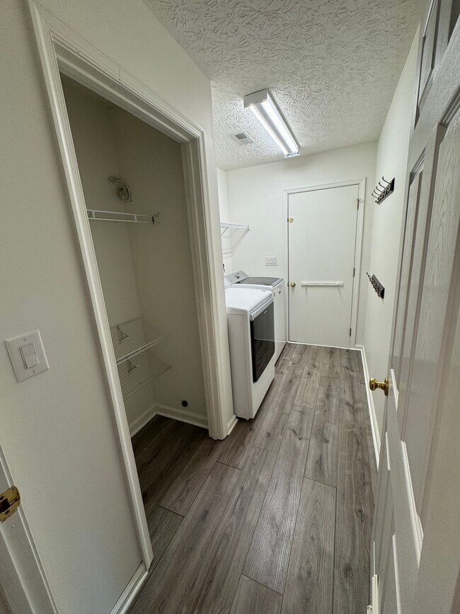 Building Photo - 42 Lodge Rd