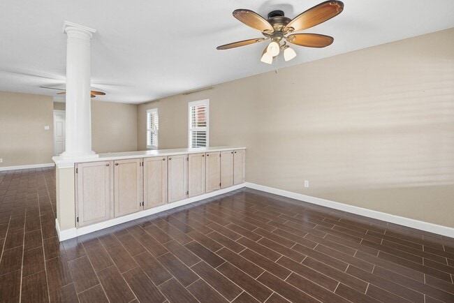 Building Photo - 37 Pinon Ct