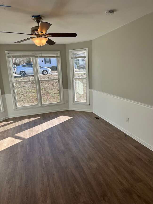 Building Photo - 107 Savanna Woods Cir