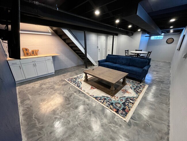 Building Photo - 1246 Hillcrest Ct