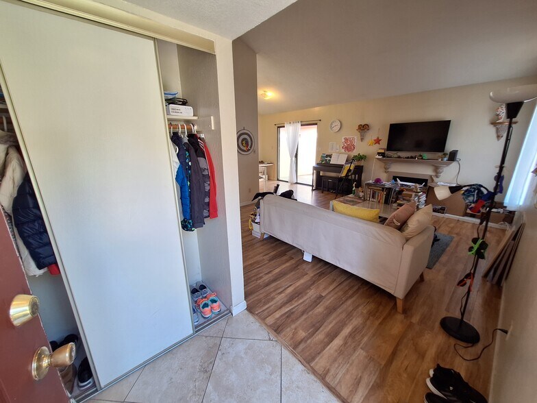 Building Photo - 5042 Glide Dr