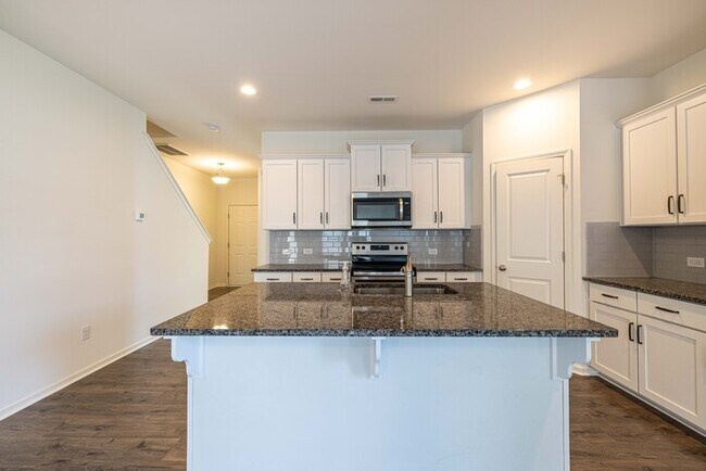 Building Photo - BEAUTIFUL 3 Bedroom Townhome Bonterra Vill...