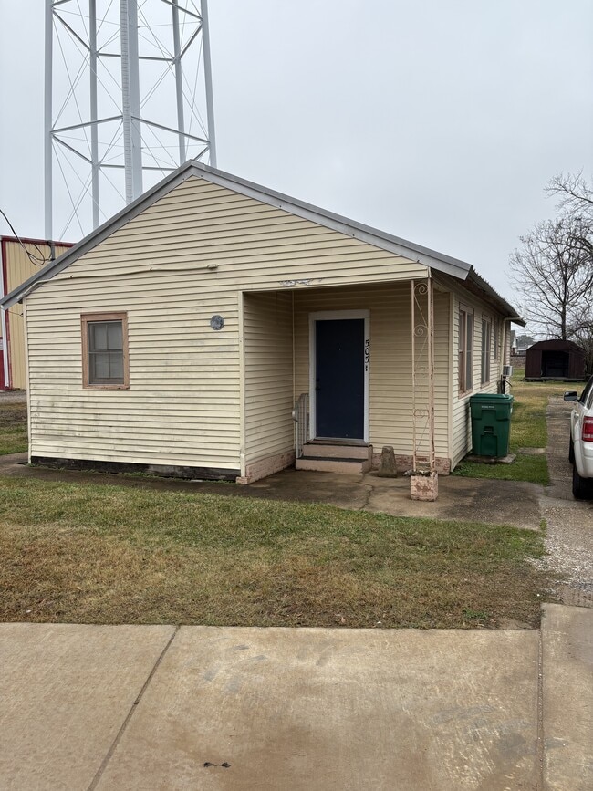 Building Photo - 505 E Main St