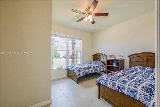Building Photo - 12300 SW Myrtle Oak Dr