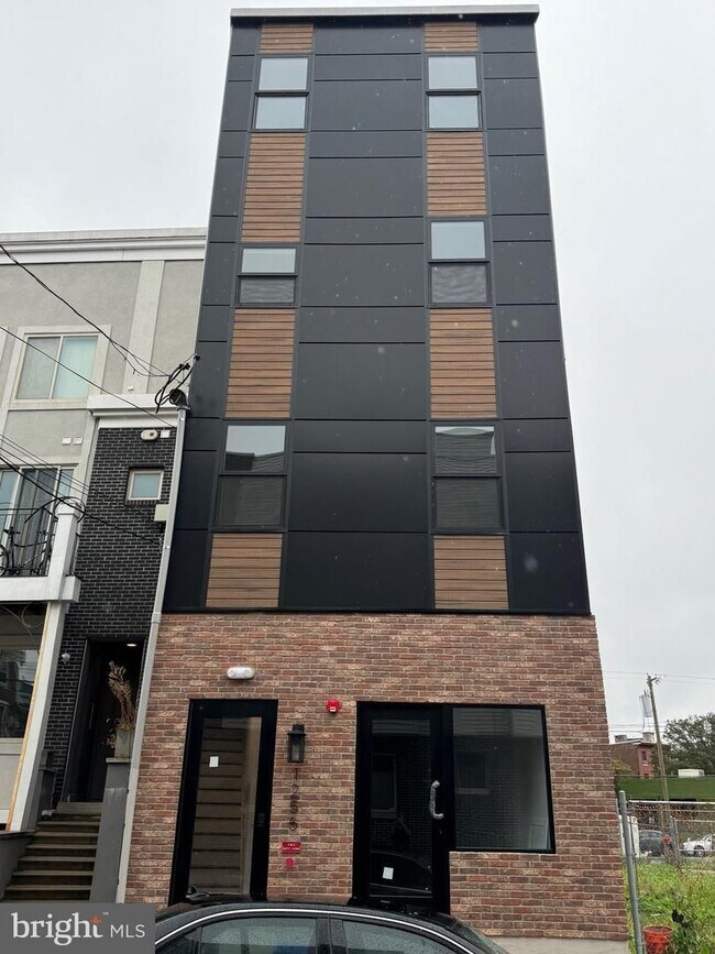 Building Photo - 1255 Leopard St