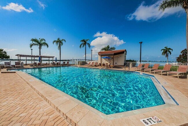 Building Photo - 6291 Bahia Del Mar Cir N