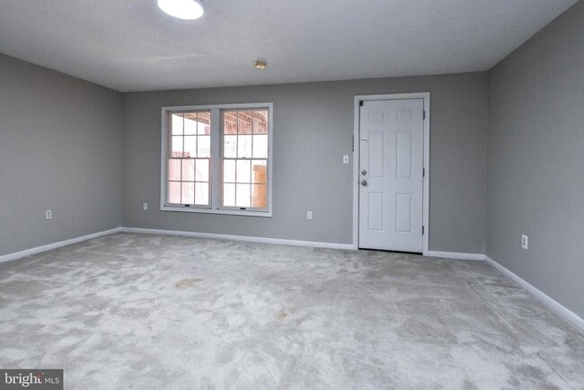 Building Photo - 2156 Commissary Cir