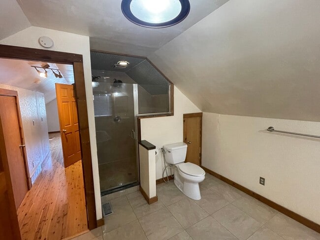 Building Photo - Stunning Home in Private Neighborhood