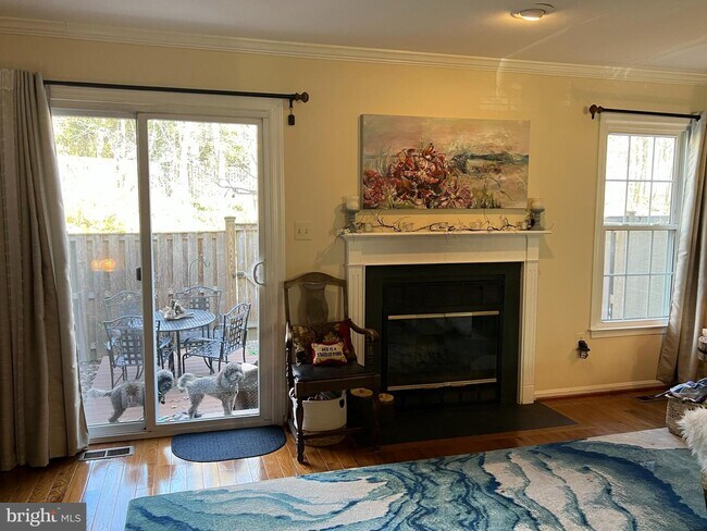 Building Photo - 37 Carriage House Cir