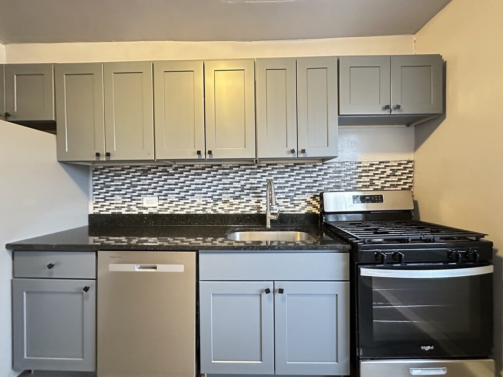 Building Photo - 4029.5 W Melrose St