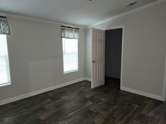 Building Photo - 102 Robert James Dr