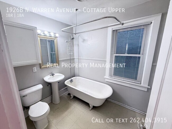 Building Photo - 1926B N. Warren Avenue-Cottage Upper