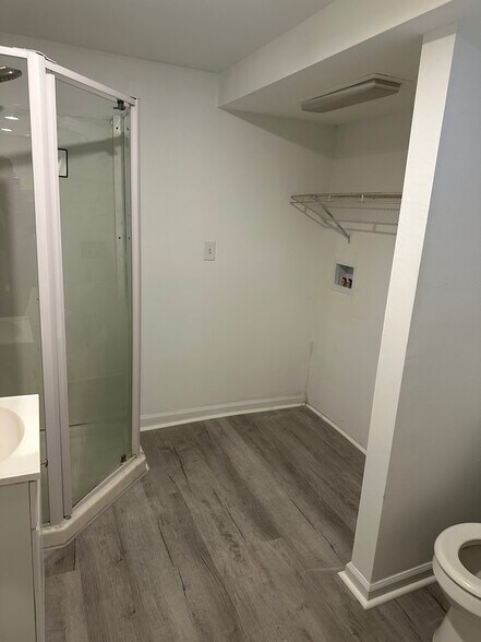 Building Photo - 529 Brook St