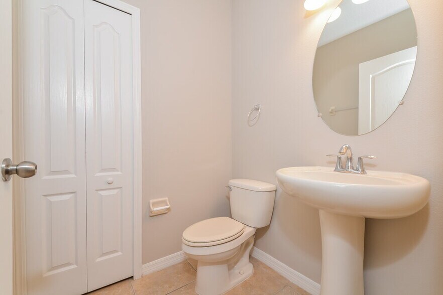 Building Photo - 1004 Seminole Sky Dr