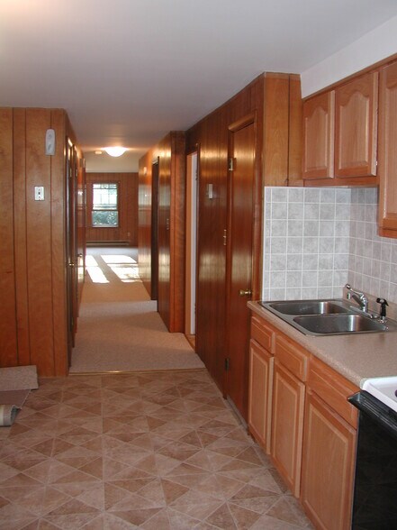 Primary Photo - 396 May St