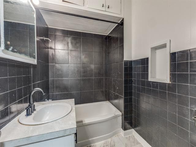 Building Photo - 8822 San Benito Way