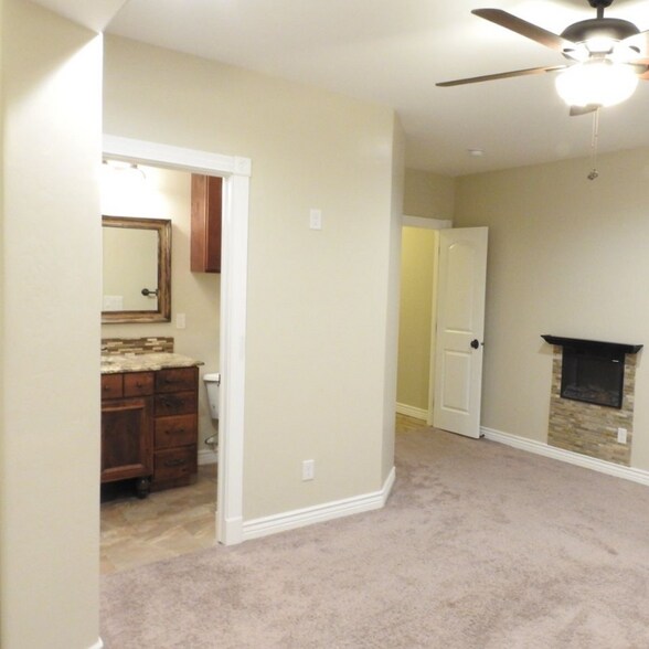 Building Photo - 15547 Thunder Gulch Dr