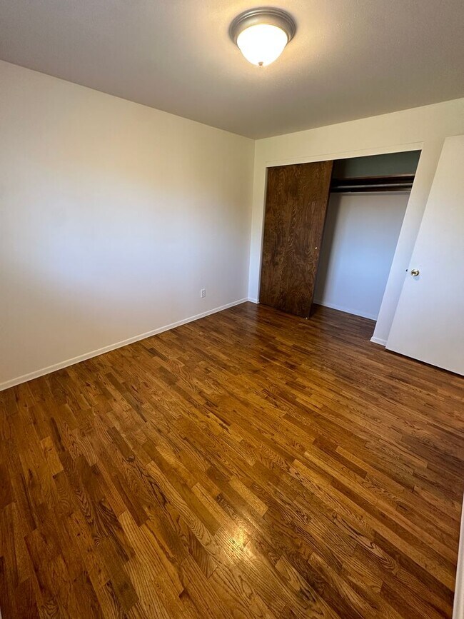 Building Photo - 1367