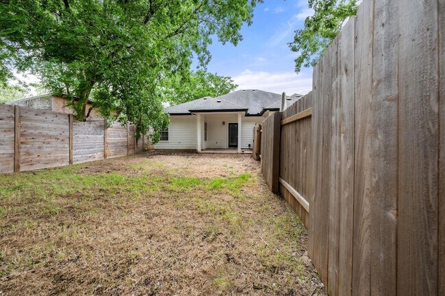 Building Photo - 1214 Vargas Rd