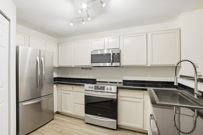 Building Photo - Updated Two Bedroom Condo in Great Location - Community Pool