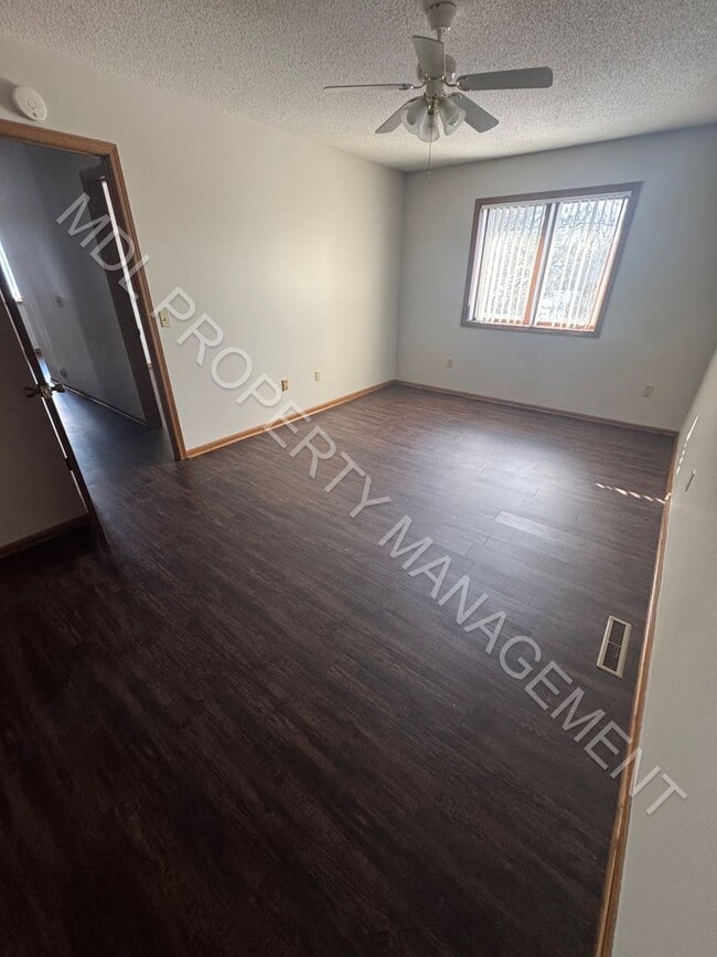 Building Photo - Beautiful 2 Bedroom 2.5 Bath home in Saginaw Township!