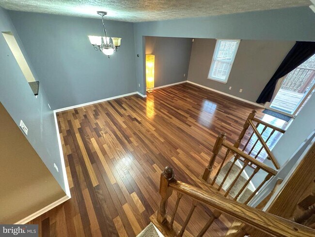 Building Photo - 2108 Commodore Ct