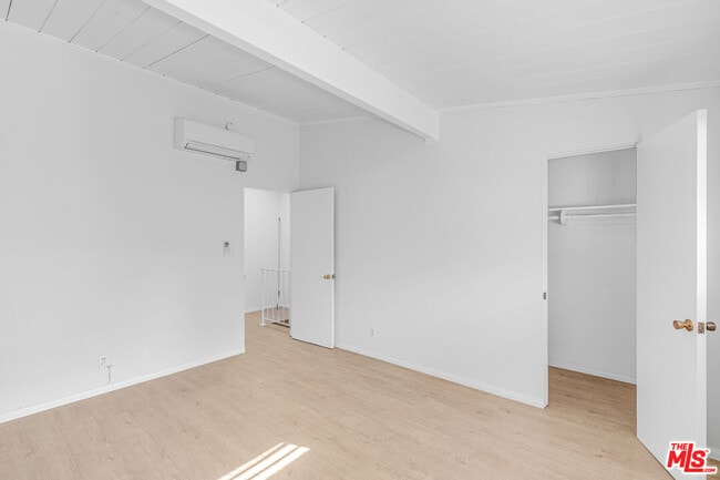 Building Photo - 4040 Grand View Blvd